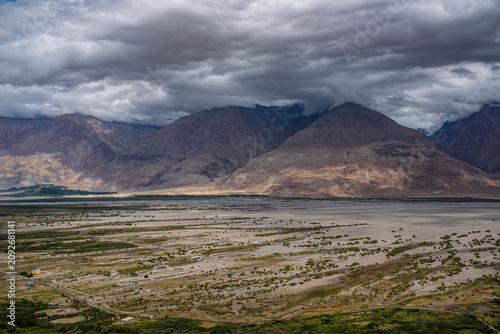 Cuadro en lienzo Wide panorama of Nubra Valley under a stormy sky, Ladakh