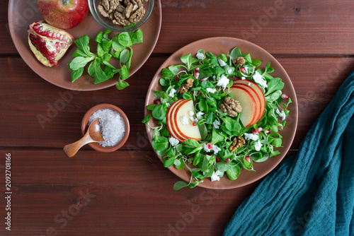 Foto Feldsalat with Apple, Walnuts and Feta Cheese