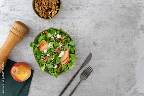 Quadro su tela Fresh Lamb's Lettuce Salad with Apple and Walnuts