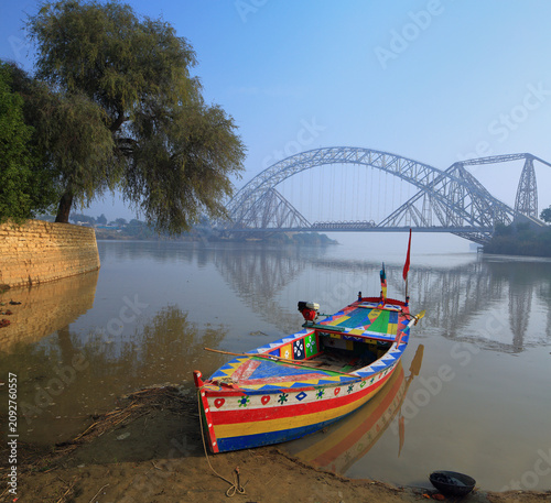 Fotografija The Lansdowne Bridge, also known as Lens Down Bridge, is a historic cantilever b