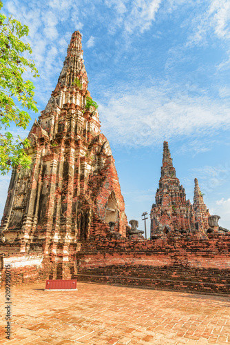 Canvastavla Awesome towers of Wat Chaiwatthanaram in Ayutthaya, Thailand