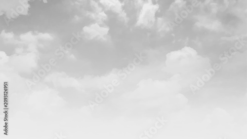 Konstfotografi fluffy white clouds building up in the light blue sky