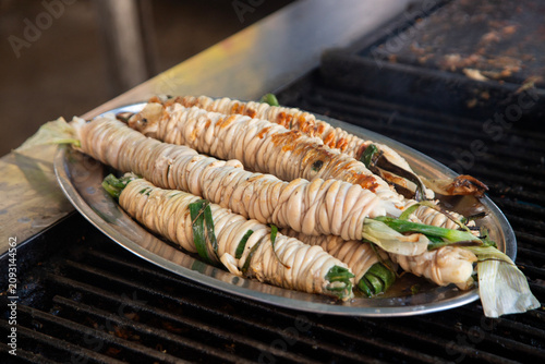 Fotografie Close-up of traditional Sicilian stigghiola in Ballaro Market in Palermo, a grilled street food delicacy made of lamb intestines wrapped around scallions