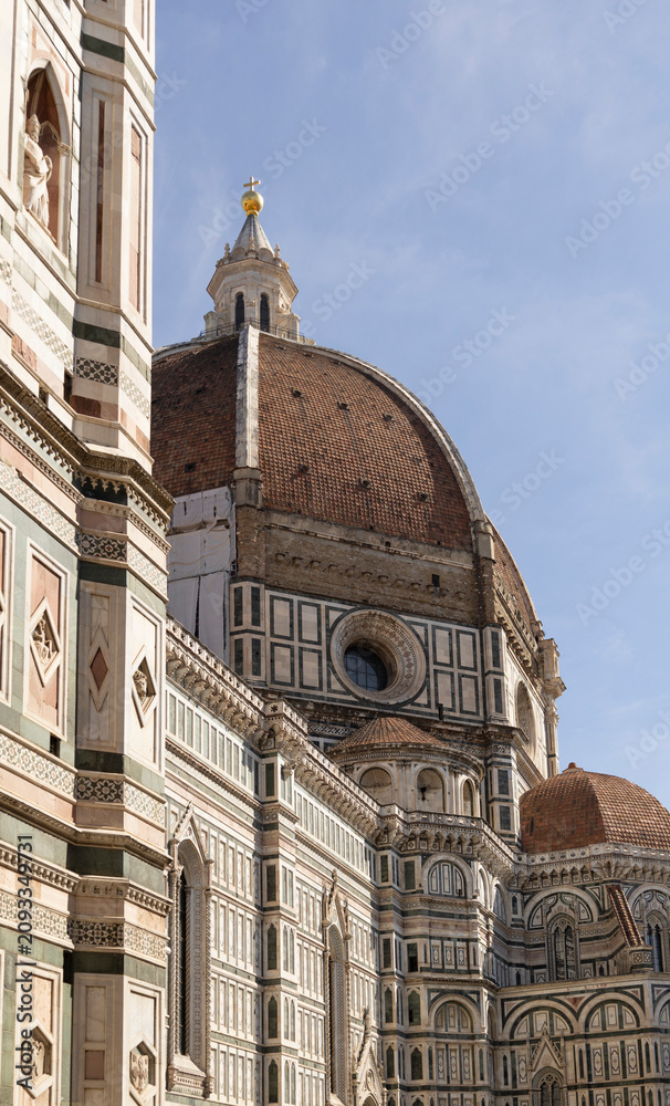 Fototapeta premium Florence Cathedral Duomo Dome Close-Up Showing Florence, Italy, September 09 2025 Brunelleschi Architecture and Ornate Marble Facade in Sunlight