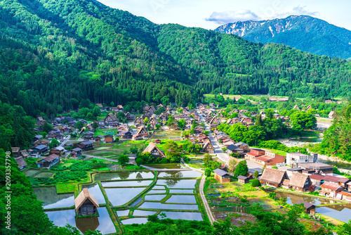 春の白川郷