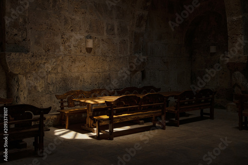 Foto A dining table and benches in the refectory under the vaults of the Haghartsin M