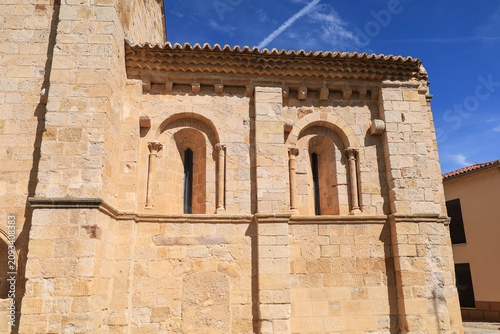 Cuadro en lienzo Church of San Isidoro del Carmen in the historical center of Zamora city, Spain