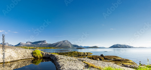 Wundervolle Fjordlandschaft am Efjord in Nordland in Norwegen