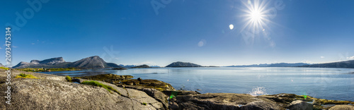 Wundervolle Fjordlandschaft am Efjord in Nordland in Norwegen