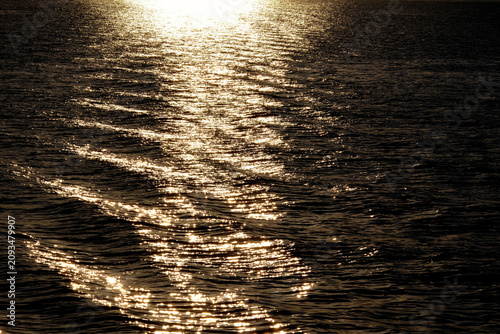 Fotografía Bodensee, Wellen im letzten Sonnenlicht