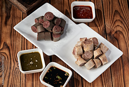 фотографія Mongolian-style platter with blood sausage, white sausage, and meat sausage in d