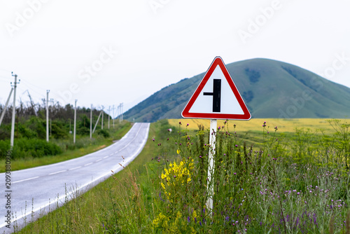 Obraz na plátně Road sign indicating a turn onto a minor road
