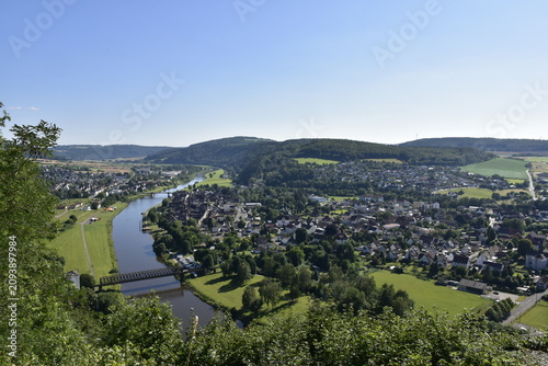 Obraz na płótnie Blick vom Bismarckturm auf Bodenwerder und die Weser