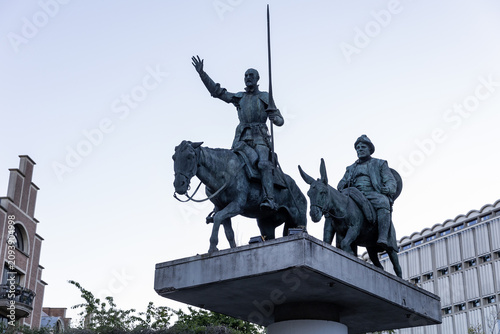 Fényképezés Belgium. Brussels. Don Quixote and Sancho Panza Monument.