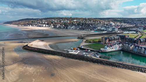 Konstfotografi Aerial drone view seaside of the neighboring towns of Trouville-sur-Mer and Deauville, Normandy, France, October 20, 2025