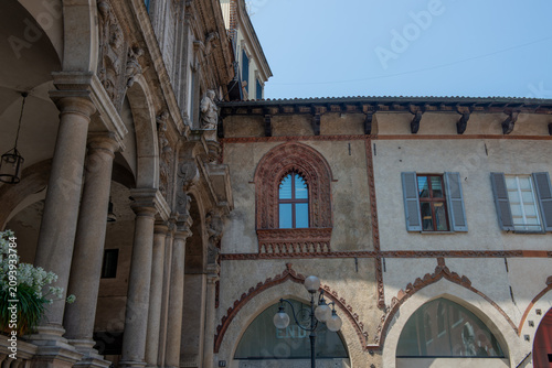 A historical glimpse of Piazza dei Mercanti in Milan