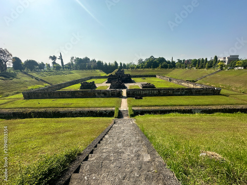 Obraz na płótnie Beautiful Sambisari Hindu Temple Ruins Excavated Below Ground Level in Yogyakart