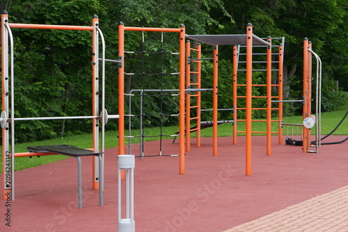 Fotografía Modern outdoor fitness sports ground with workout bars and ropes