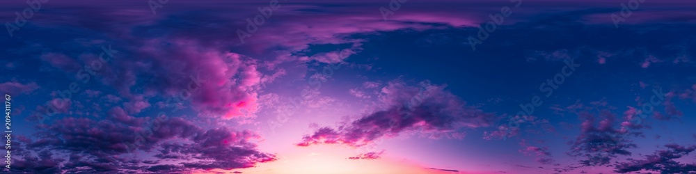 Naklejka premium Sunset panorama sky with dramatic purple and magenta clouds over a glowing horizon for landscape background design