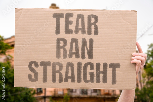Fotografie "Tear Ran Straight" Rip followed the weave perfectly