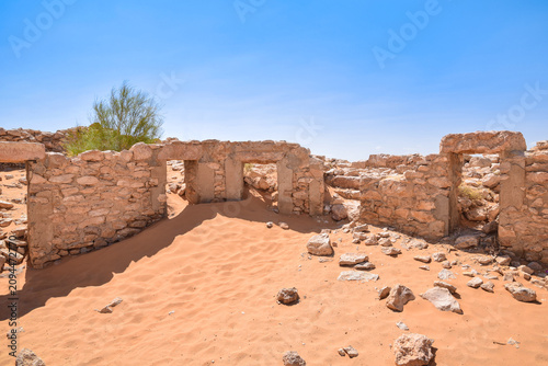 Obraz na płótnie Ancient ruins inside the roman fort of Castellum Tisavar at Ksar Ghilane oasis under a bright sunlit sky, Sahara desert, Tunisia