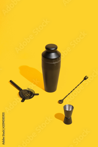 Shaker, measure cup, cockta...