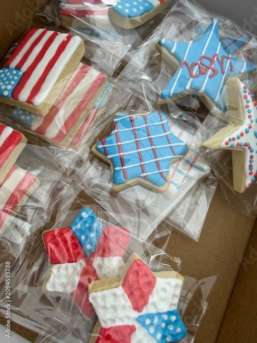 Cuadro en lienzo Individually Wrapped Fourth of July Cookies with Flag Designs