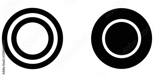 Schilderij op canvas Concentric circles in black and white symbolizing contrast and comparison during