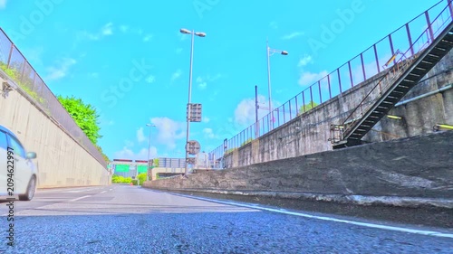 首都高速道路のトンネル内を走行する自動車の車載カメラ風景