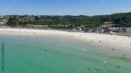 Trévou-Tréguignec et sa plage de Trestel vus depuis un drone