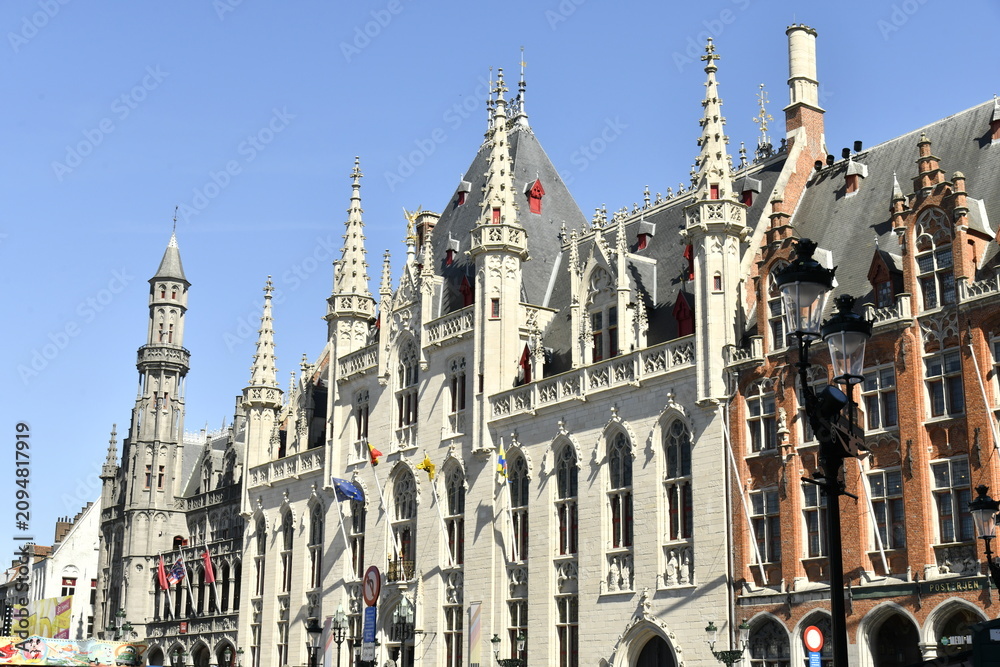 Fototapeta premium Le Palais Provincial avec ses pinacles et son style gothique à Bruges (Brugge)