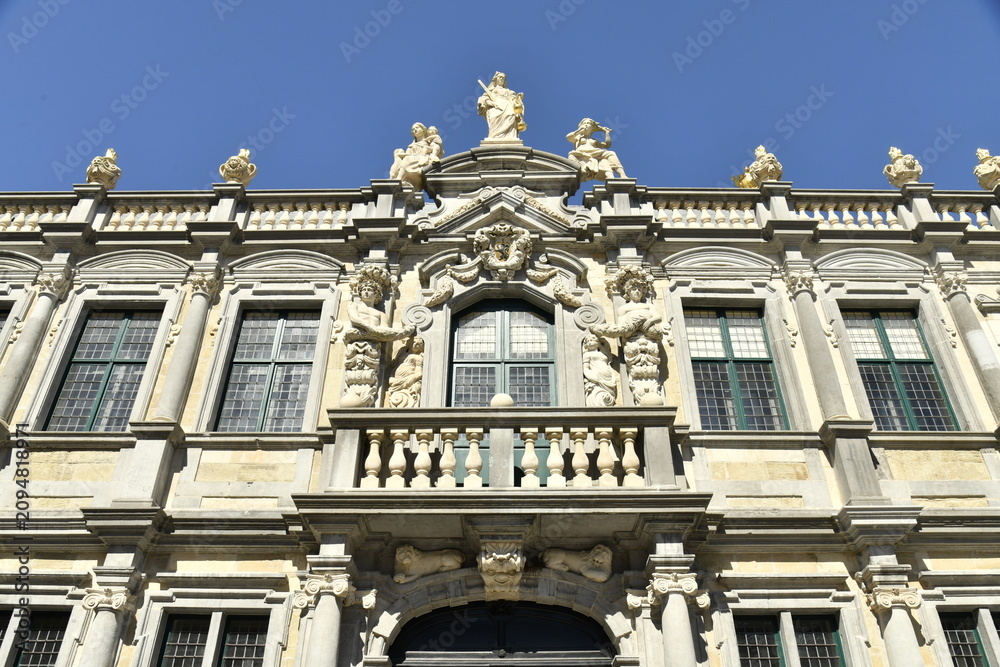 Obraz premium Fronton du Palais du Gouverneur en style Rococo à Bruges (Brugge)