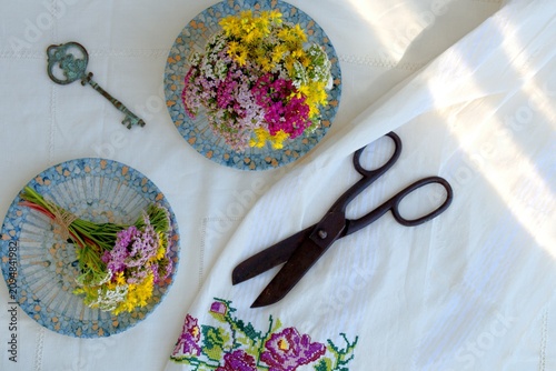 Bild auf Leinwand Still life with bouquets of yarrow and yellow sedum