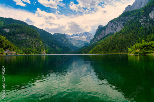 Foto View of the Gosau lake, Vorderer Gosausee, located in the Salzkammergut, Austria