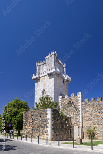 Foto Beja Castle keep tower standing proudly in Beja, Portugal