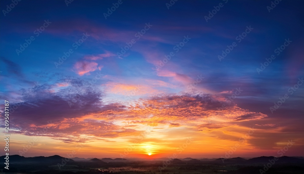 Fototapeta premium Sunset Sky With Colorful Sunrise In The Morning