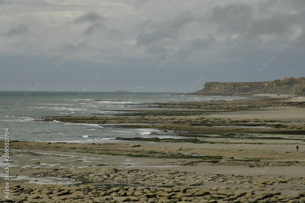 Fototapeta premium Le littoral accidenté vers le cap Gris Nez à la Côte d'Opale à Audresselle en France