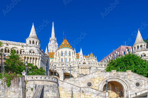 Obraz na plátně Matthias Church and Fisherman's Bastion, Gothic cathedral with a colorful tiled