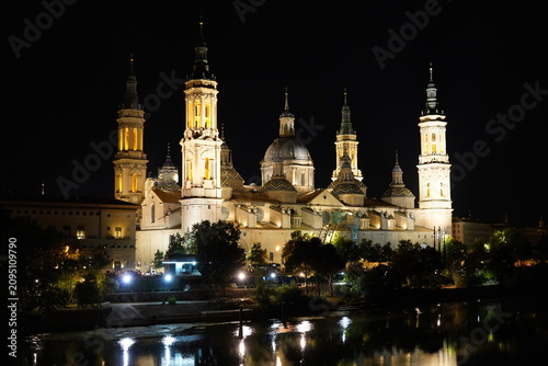 Φωτογραφία castle at night, iglesia