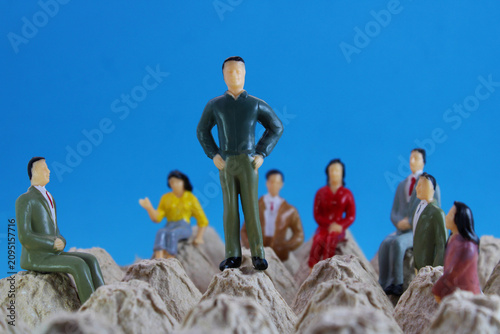 Foto Leader meets with his team to clear up problems