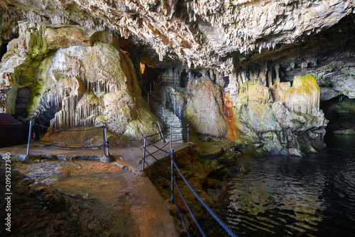 Obraz na płótnie Underground lake inside Neptune's Grotto on Cape Caccia near Alghero in Sardinia