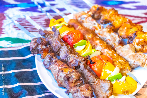 Fotografía Russian Uzbek shashlik meat skewers and vegetable kebabs at restaurant Thailand