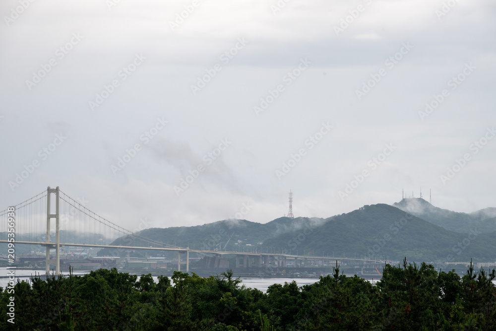 Fototapeta premium 日本の北海道室蘭市の雨の風景