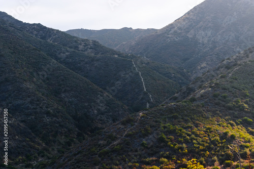 Foto Narrow Ridge Trail Through Corona Chaparral Canyon
