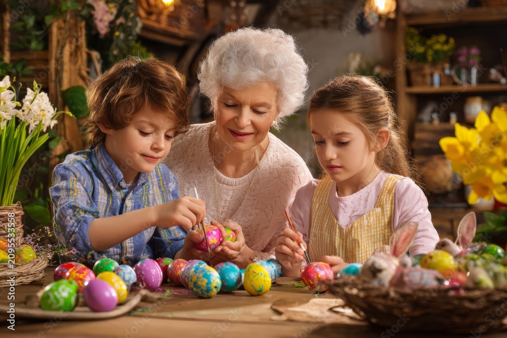 Obraz premium Egg painting fun: family bonding and tradition in colorful easte