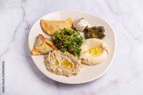 Assiette végétarienne plat traditionnel Libanais