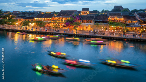 Foto Hoi An ancient town which is a very famous destination for tourists