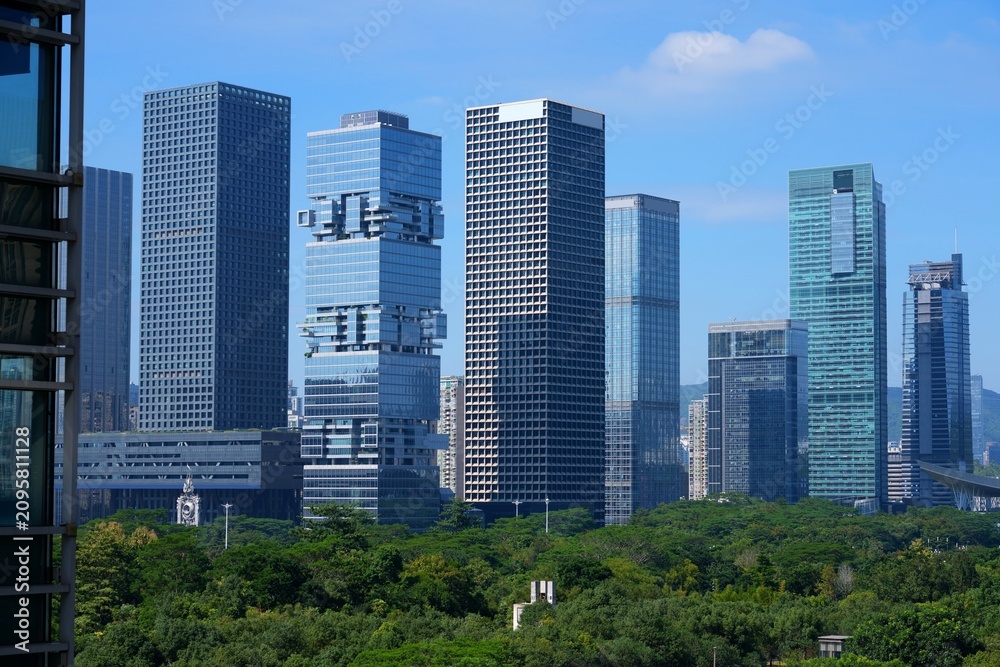 Obraz premium Shenzhen city skyline on a sunny day. Downtown Futian district of Shenzhen, China.