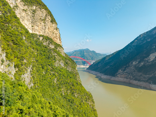 Canvas Print A view of the scenic Three Gorges Reservoir near Yichang in China featuring a la