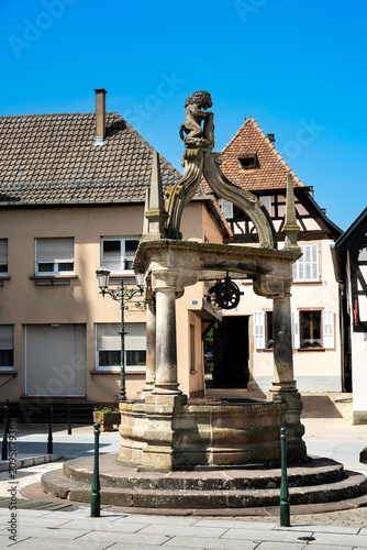 Sechs-Eimer-Brunnen in Rosheim im Elsass
